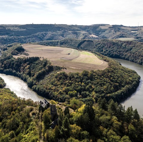 Burg Falkenstein und die Ourschleife, © Eifel Tourismus GmbH, Dominik Ketz