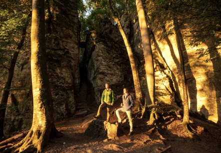 Sonnenaufgang in der felsigen Teufelsschlucht, © Eifel Tourismus GmbH, Dominik Ketz