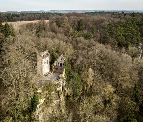 Namensgeberin der Wanderung: die Prümer Burg bei Prümzurlay, © Eifel Tourismus GmbH, D. Ketz