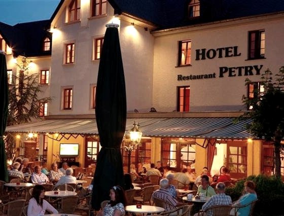 Hotel Petry am Abend