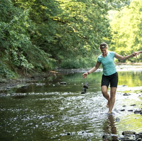 Spaß am Wasser der Prüm auf der Stausee-Prümtalroute, © Eifel Tourismus GmbH, D. Ketz