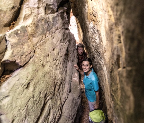 Schmale Mandrack-Passage im NaturWanderPark delux, © Eifel Tourismus GmbH, D. Ketz