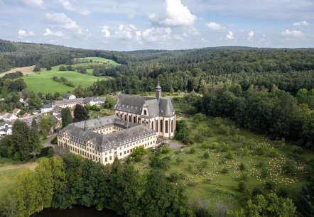 Kloster Himmerod auf der Oberkail-Himmeord-Schleife, © Thomas Urbany; Naturpark Südeifel